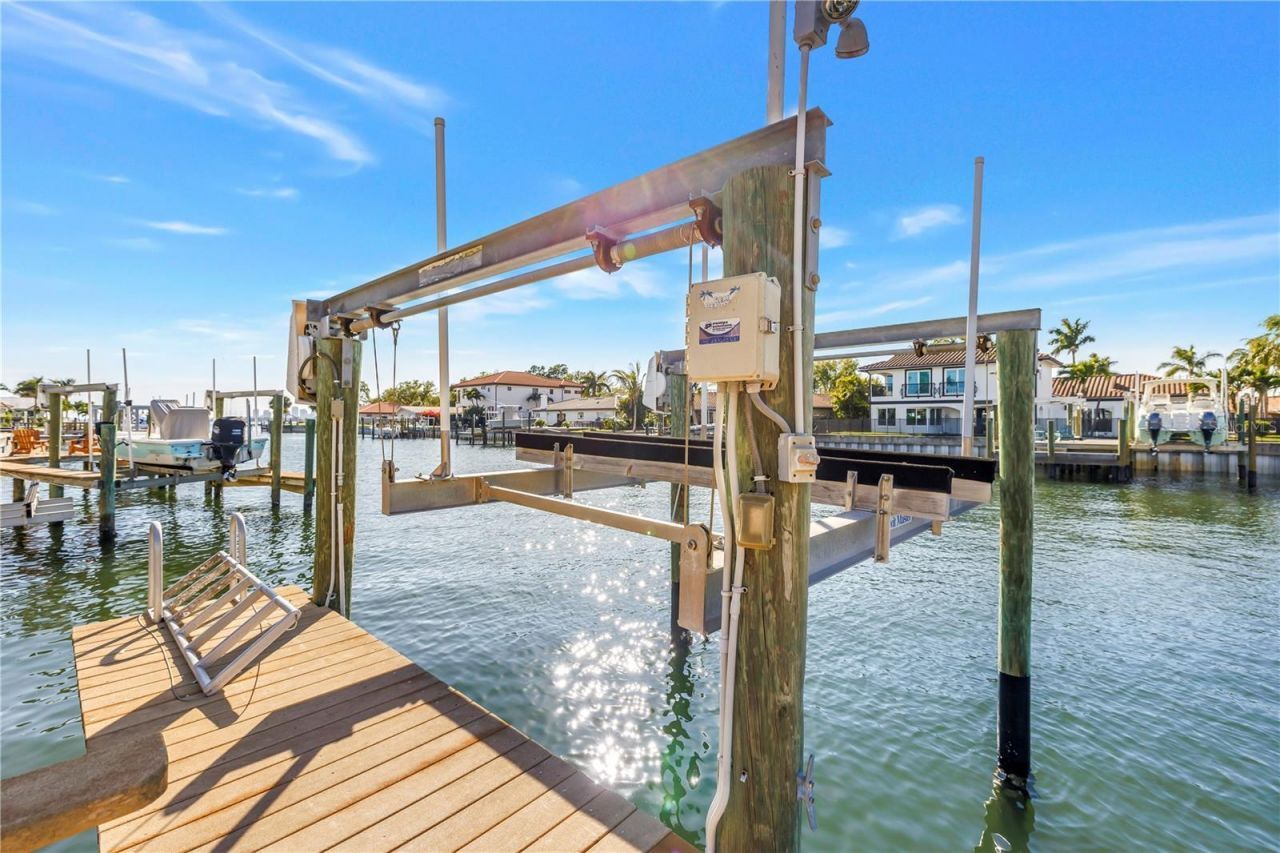 1939 Hawaii Avenue Ne, Saint Petersburg, FL 33703 Photo