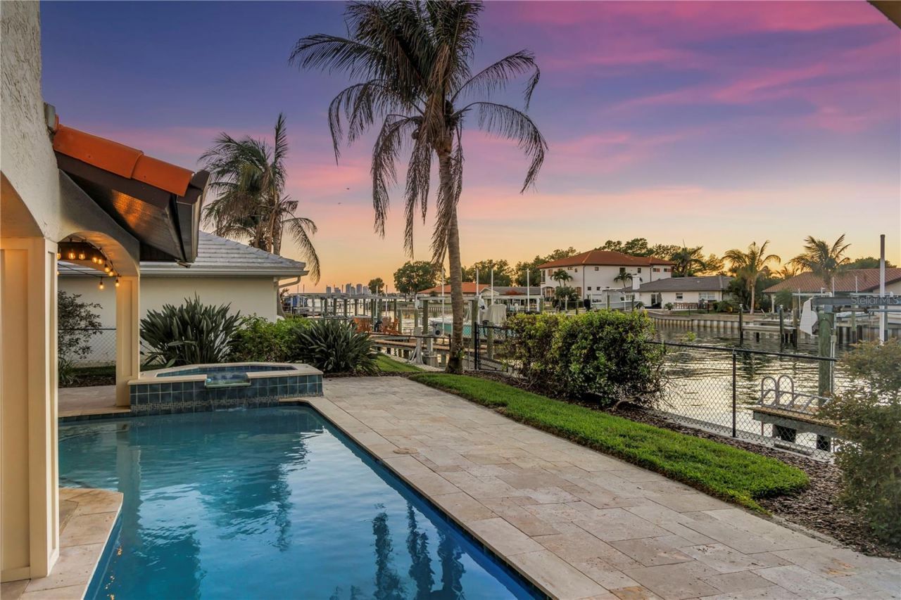 1939 Hawaii Avenue Ne, Saint Petersburg, FL 33703 Photo