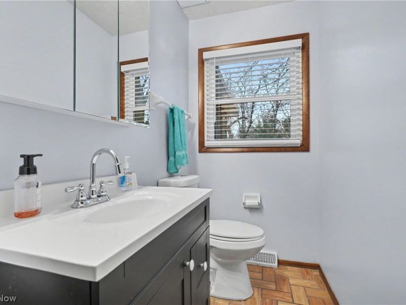 548 Continental Drive , Unit B, Salem, OH 44460 Photo 10