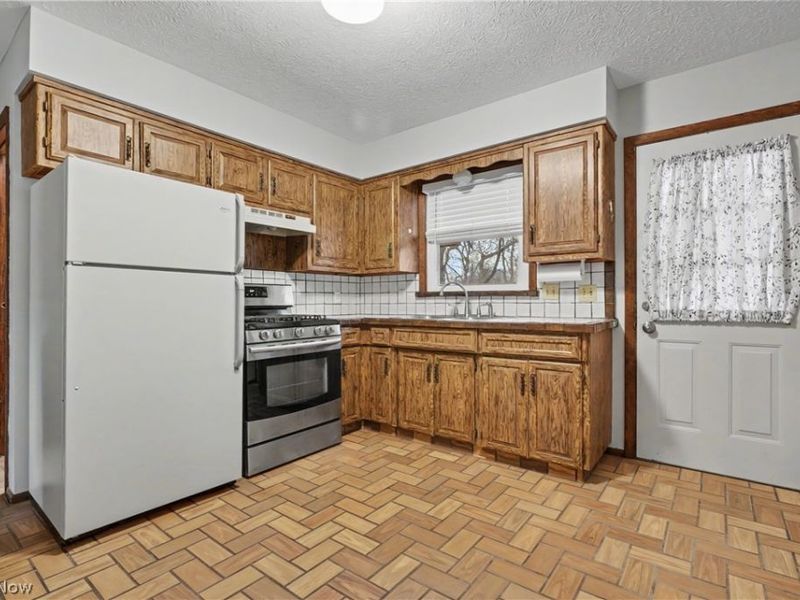 548 Continental Drive , Unit B, Salem, OH 44460 Photo 2