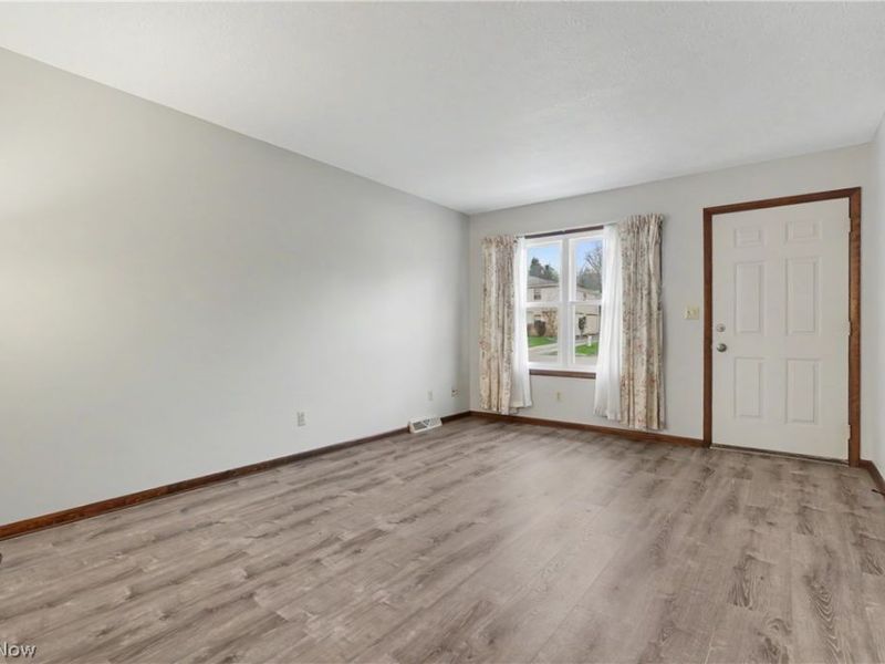 548 Continental Drive , Unit B, Salem, OH 44460 Photo 6