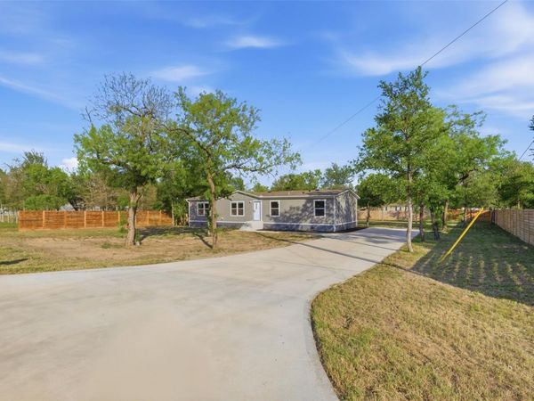 284 Gato RD, Cedar Creek, TX 78612
