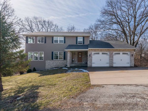 28147 217th Street , Le Claire, IA 52753