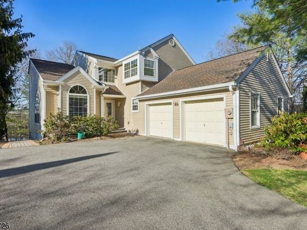 15 Ryan Ln, Lincoln Park, NJ 07035