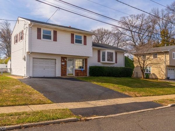 4 Estok Rd, Edison, NJ 08817