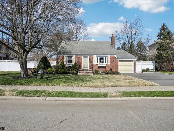 41 Taggart Way, Saddle Brook, NJ 07663