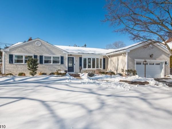 9 Robert Dr, East Hanover, NJ 07936