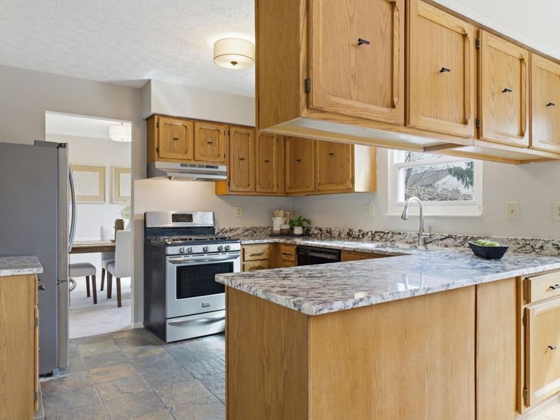 208 Rugby Lane, Columbus, OH 43230 Photo 12