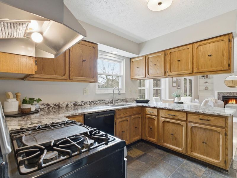 208 Rugby Lane, Columbus, OH 43230 Photo 14