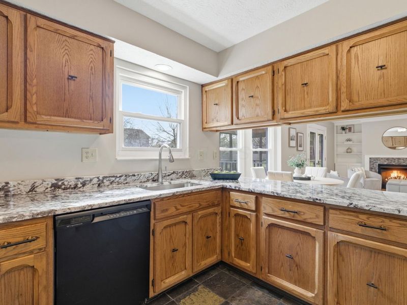 208 Rugby Lane, Columbus, OH 43230 Photo 15