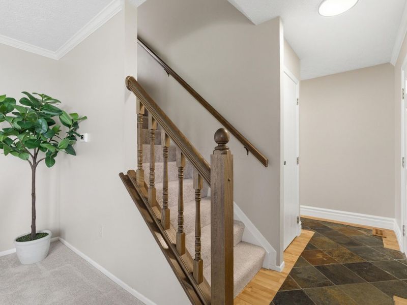 208 Rugby Lane, Columbus, OH 43230 Photo 4