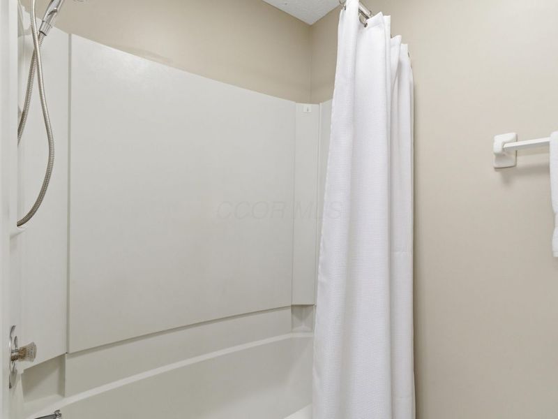 208 Rugby Lane, Columbus, OH 43230 Photo 40