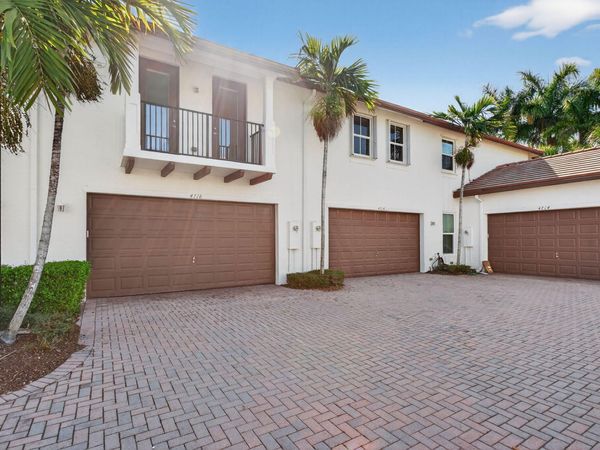 4718 Monarch Way, Coconut Creek, FL 33073