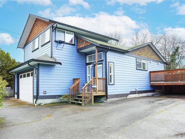 1009 Linda Lane, Langford, BC V9B 2S7