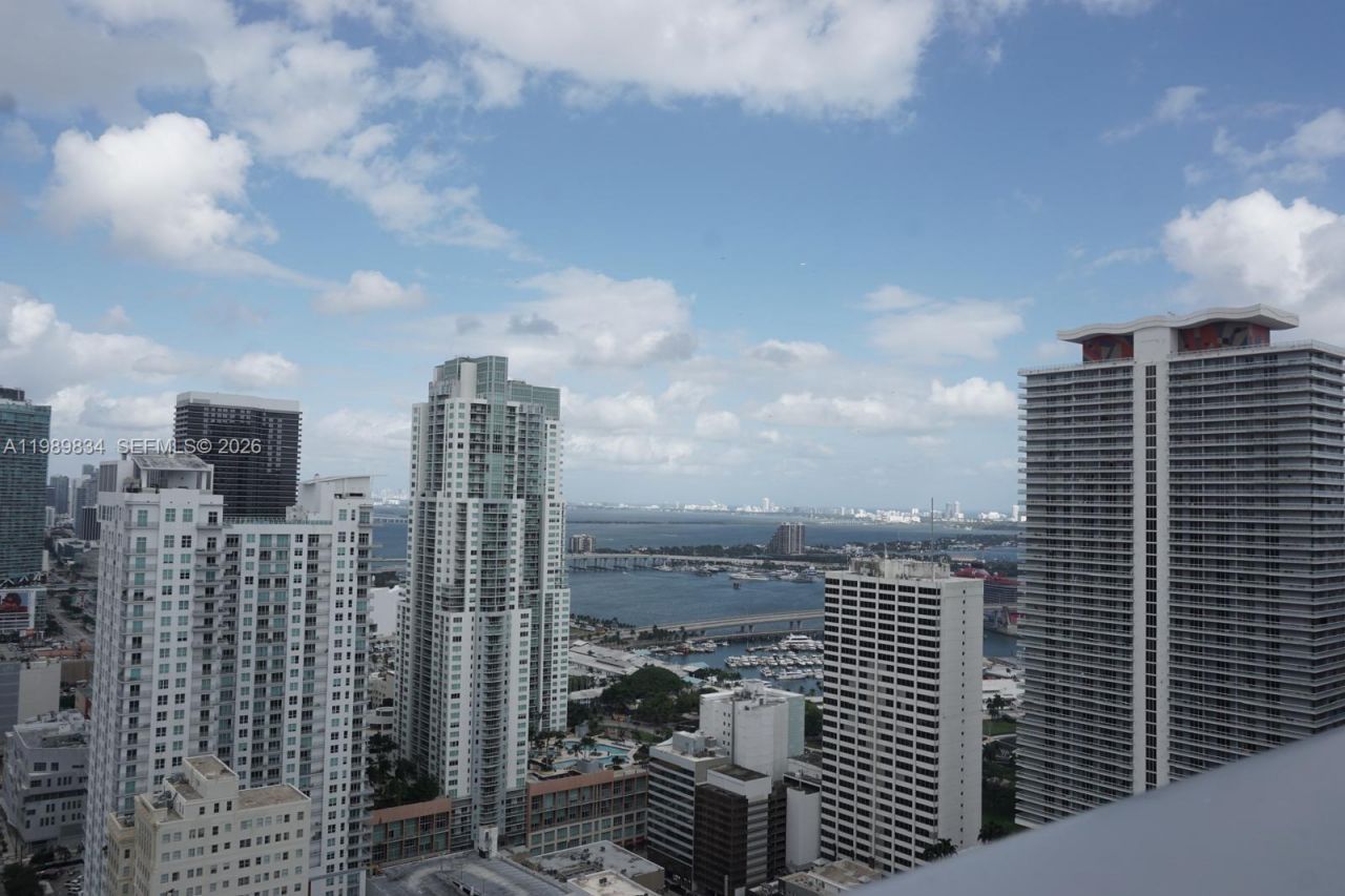 151 SE 1st St, Unit 3304, Miami, FL 33131 Photo
