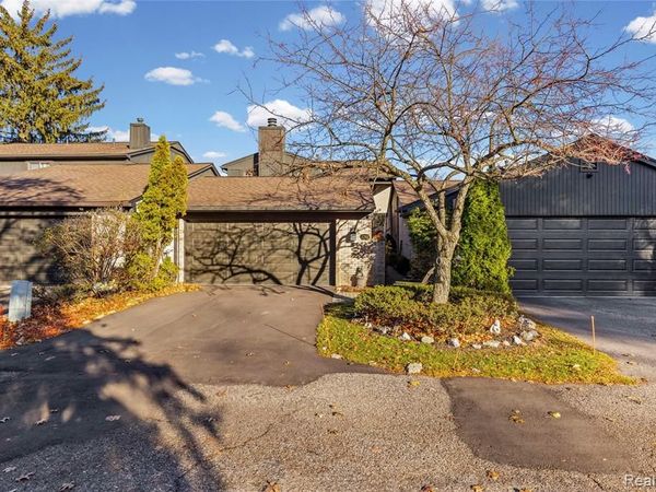 4261 Wabeek Lake Drive S, Bloomfield Hills, MI 48302