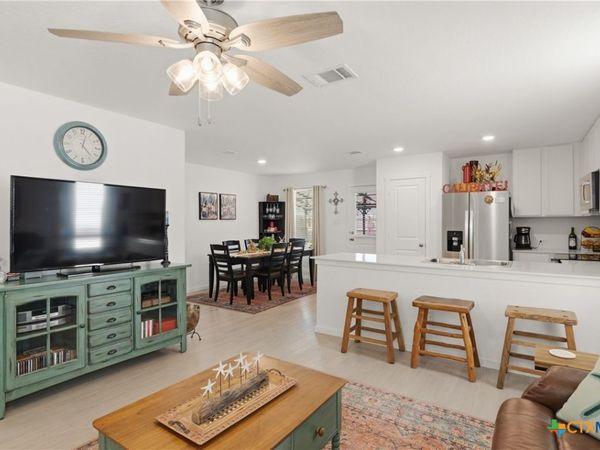 325 Alta Vista Terrace , Seguin, TX 78155