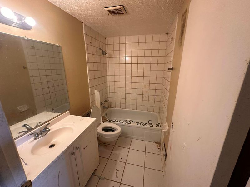 660 Cherry Hollow Road , Unit E, Columbus, OH 43228 Photo 13