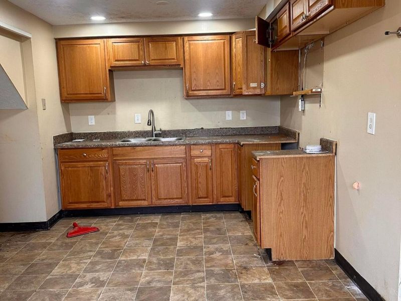 660 Cherry Hollow Road , Unit E, Columbus, OH 43228 Photo 2