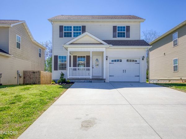 221 Heritage Crossing Drive, Maryville, TN 37804