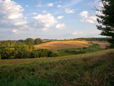 32765 County Road 1, La Crescent, MN 55947