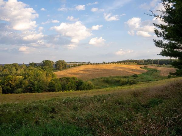 32765 County Road 1, La Crescent, MN 55947