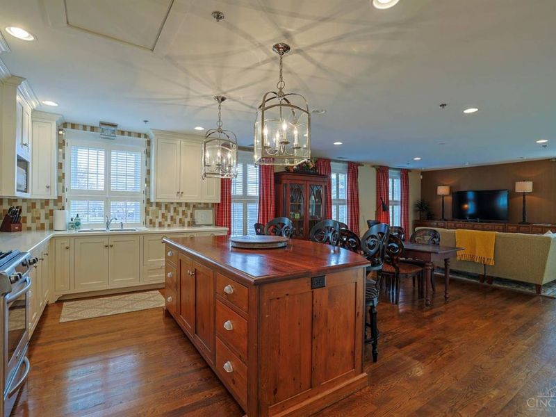 3 Village Square, Glendale, OH 45246 Photo 12