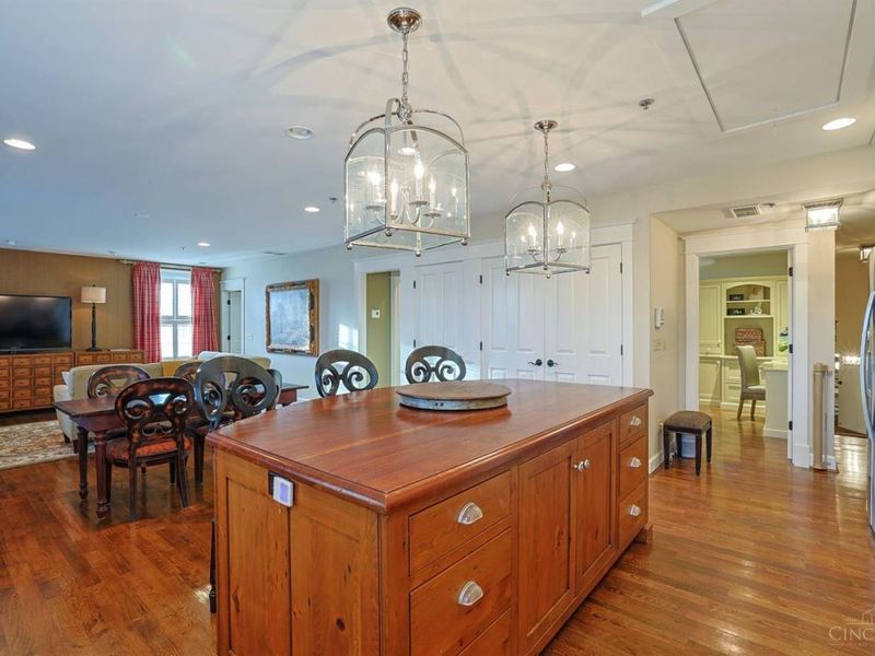 3 Village Square, Glendale, OH 45246 Photo 13