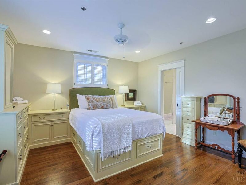 3 Village Square, Glendale, OH 45246 Photo 15