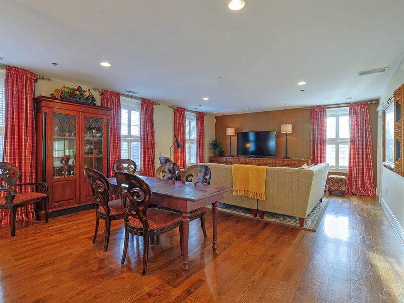 3 Village Square, Glendale, OH 45246 Photo 7