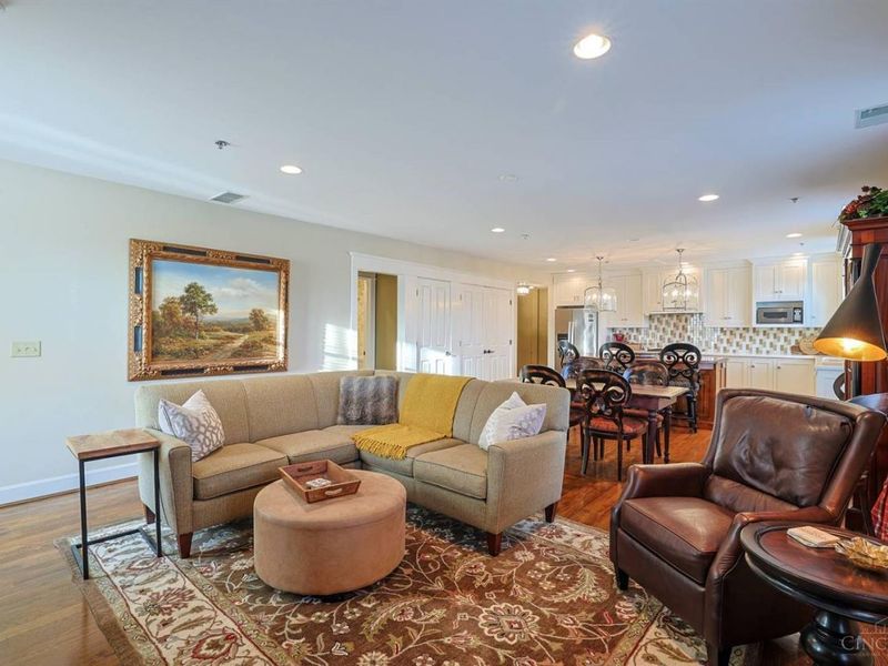 3 Village Square, Glendale, OH 45246 Photo 8