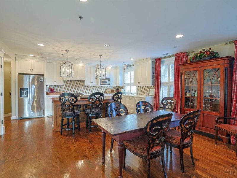 3 Village Square, Glendale, OH 45246 Photo 9