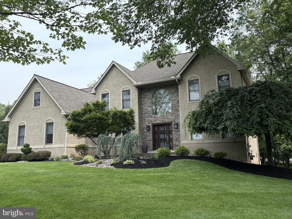 880 WOODED POND , AMBLER, PA 19002