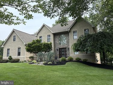 880 WOODED POND, AMBLER, PA 19002