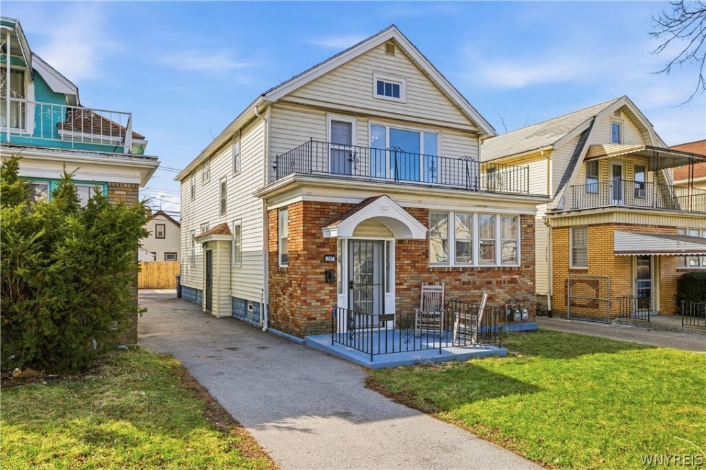 207 Davidson Avenue, Buffalo, NY 14215 Main Photo