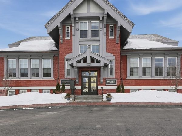 10 Congress Street, Unit 302, Amesbury, MA 01913