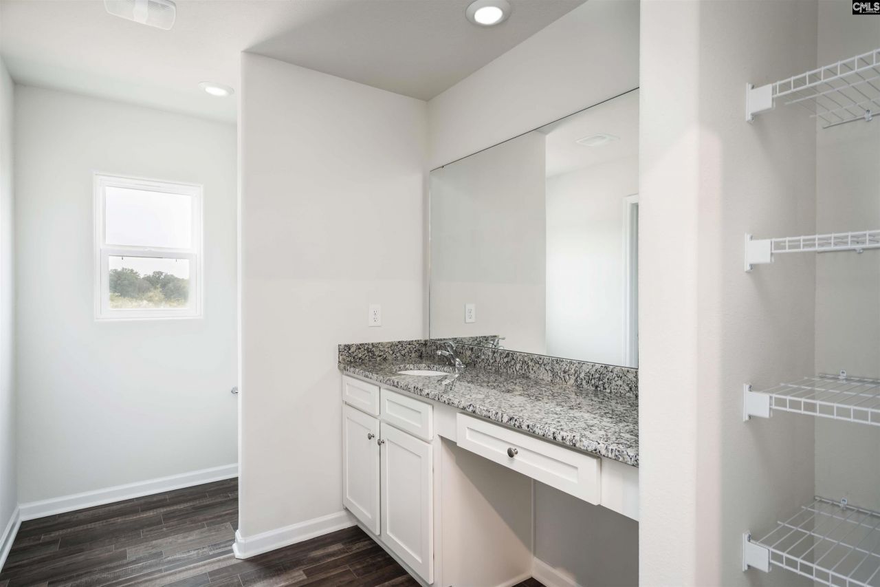 111 Sundew Road  Photo 6