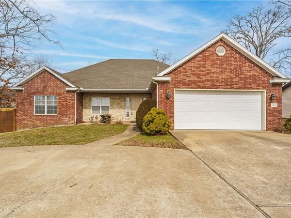 4303 W Olive Street , Rogers, AR 72756