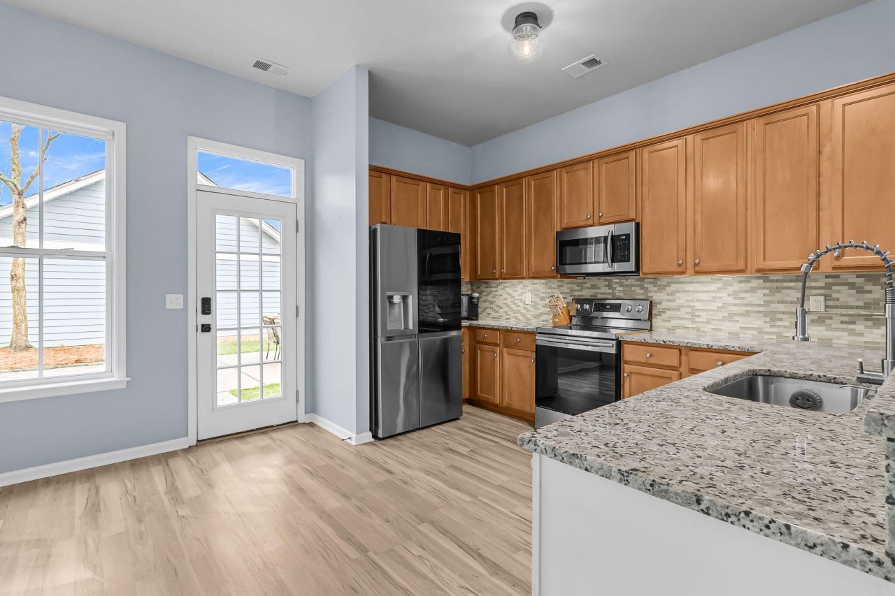 100 Hyacinth Street Photo 12