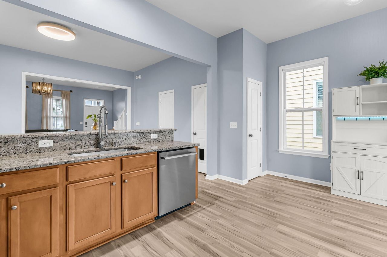 100 Hyacinth Street Photo 14