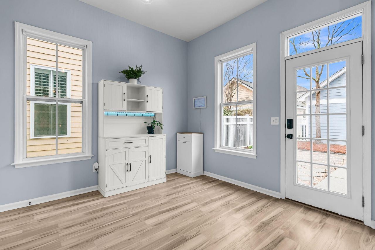 100 Hyacinth Street Photo 15