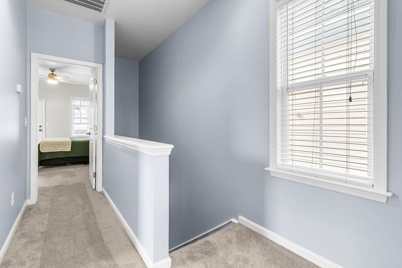 100 Hyacinth Street Photo 17