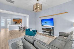 100 Hyacinth Street photo 4