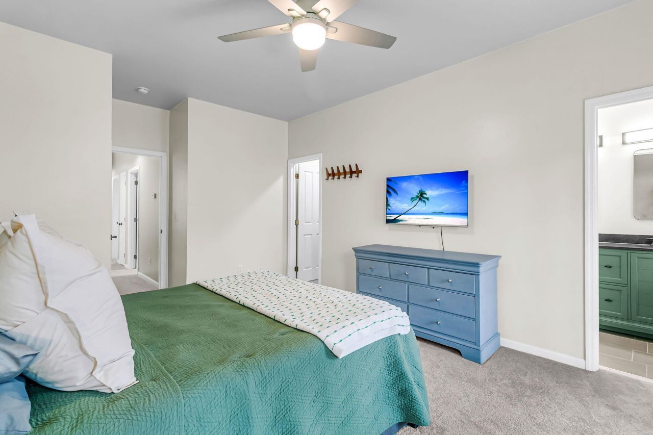 100 Hyacinth Street Photo 21