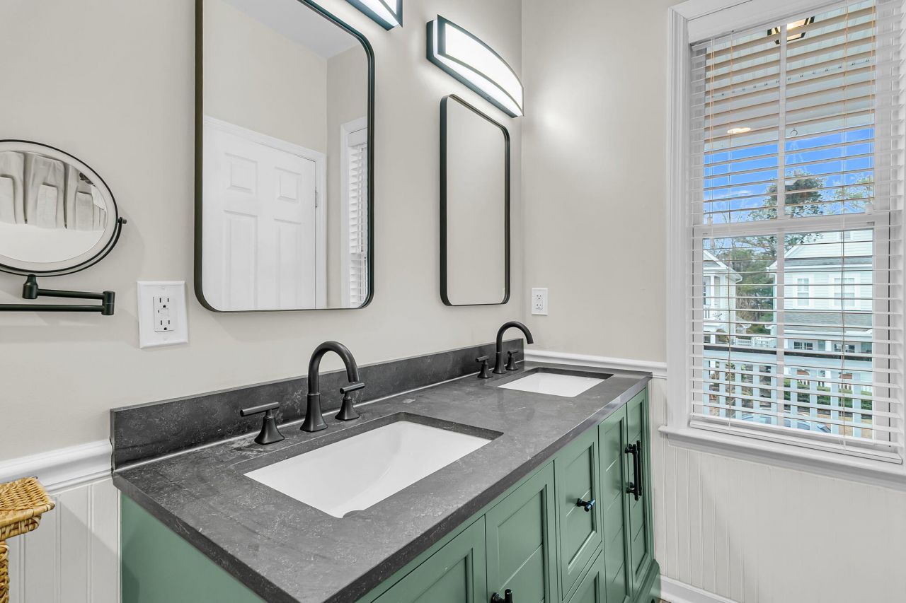 100 Hyacinth Street Photo 23