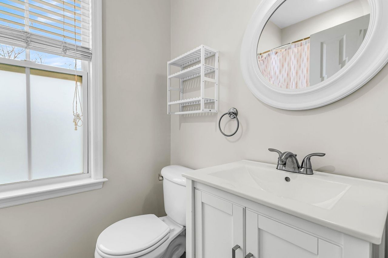 100 Hyacinth Street Photo 27