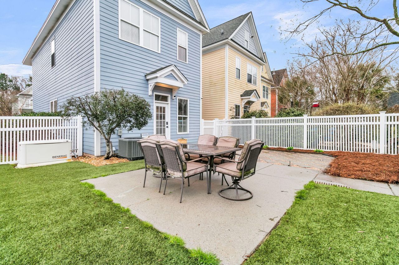 100 Hyacinth Street Photo 31