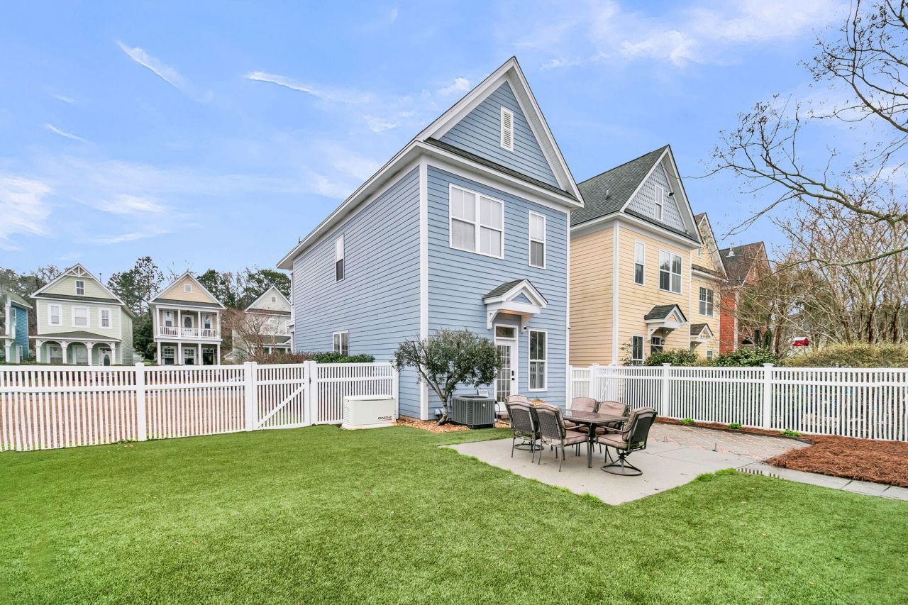 100 Hyacinth Street Photo 33