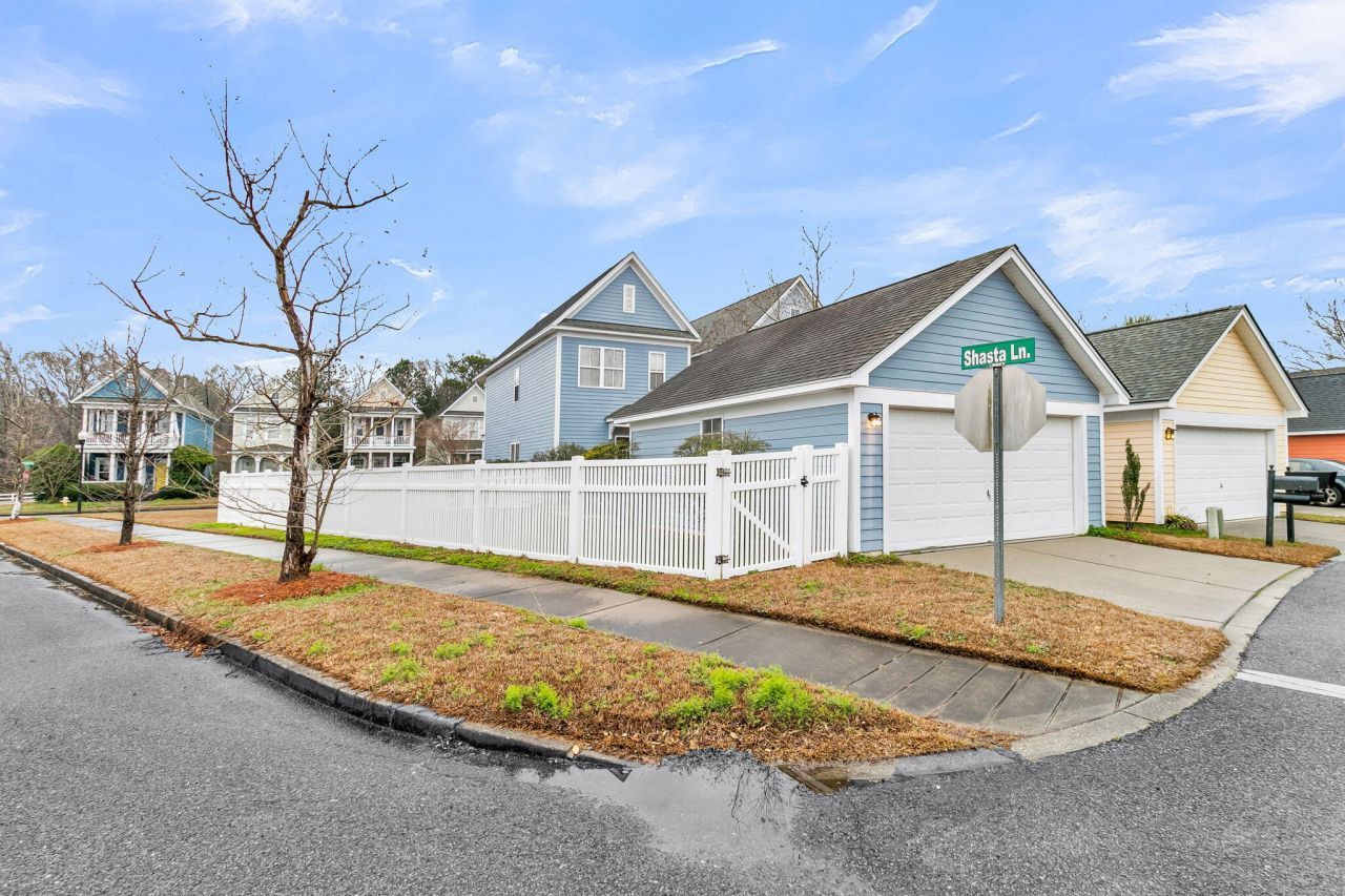 100 Hyacinth Street Photo 35