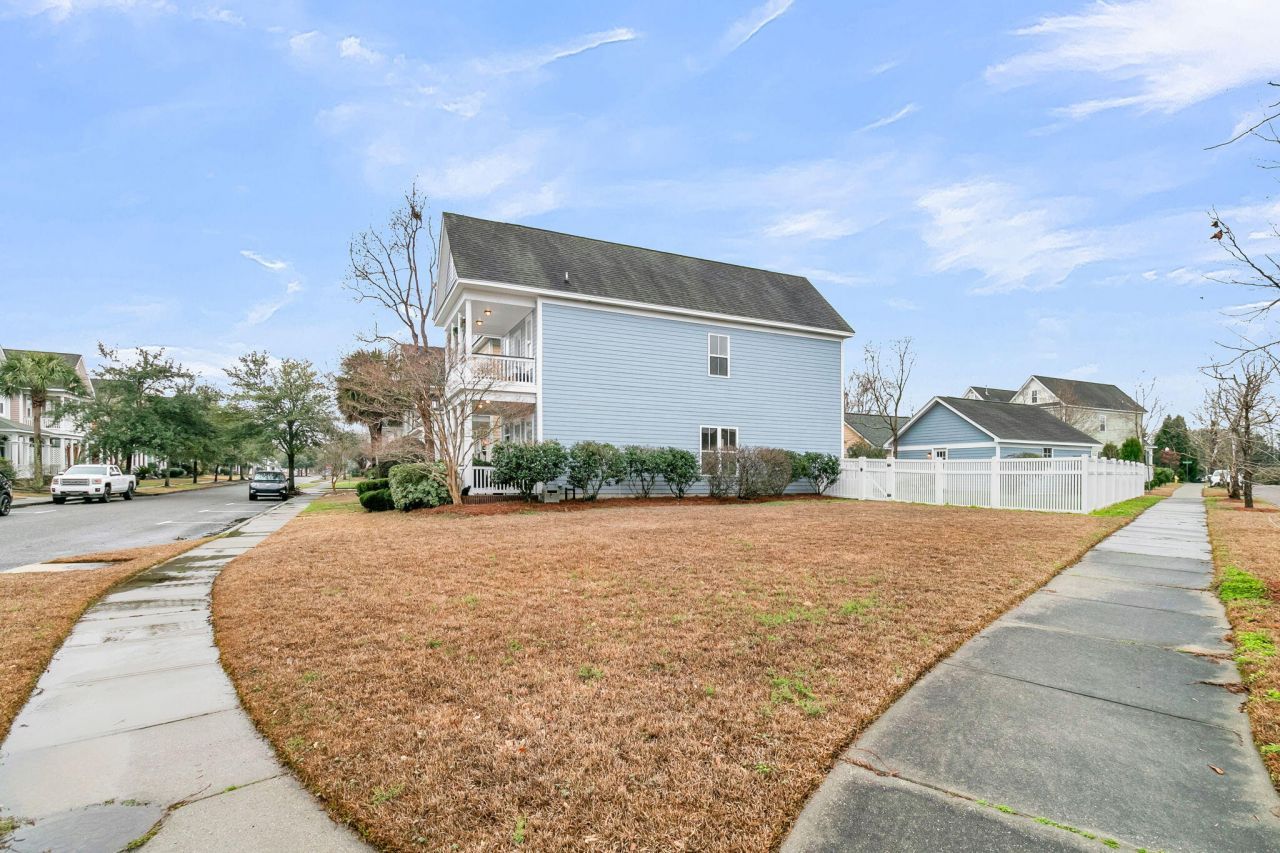 100 Hyacinth Street Photo 38